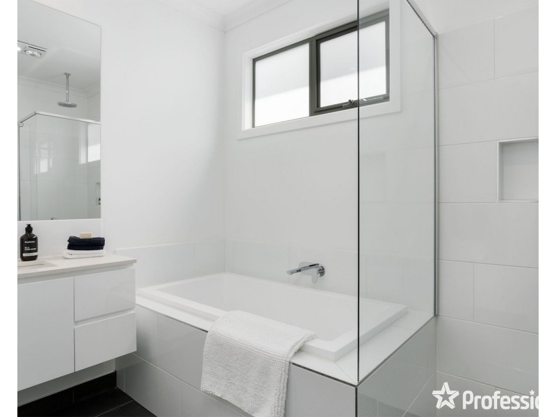 2 Floral Court, Mooroolbark VIC 3138