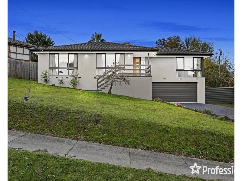 11 Corrong Crescent, Mooroolbark VIC 3138