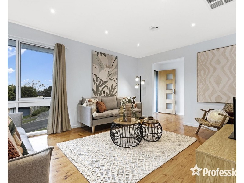 11 Corrong Crescent, Mooroolbark VIC 3138