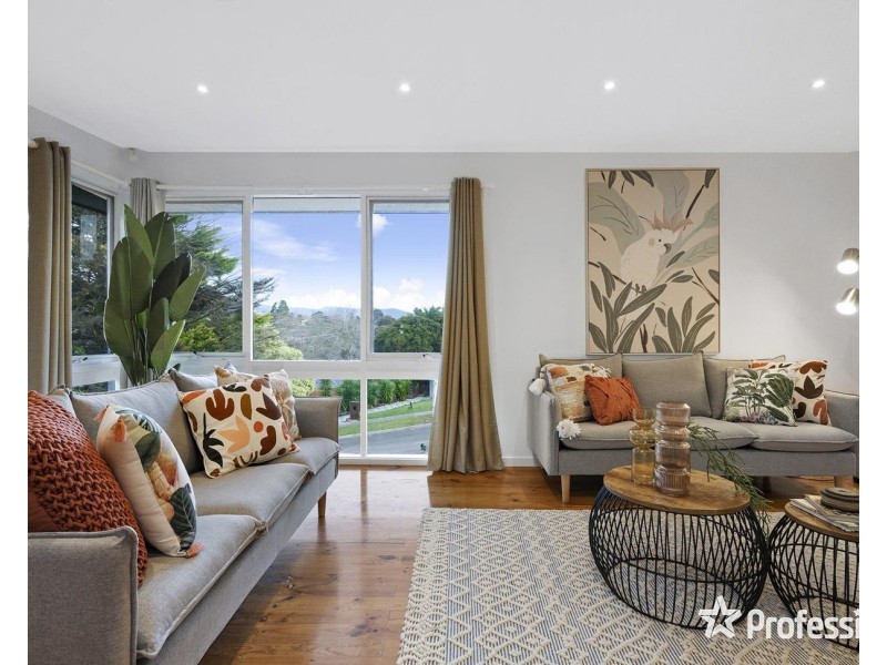 11 Corrong Crescent, Mooroolbark VIC 3138