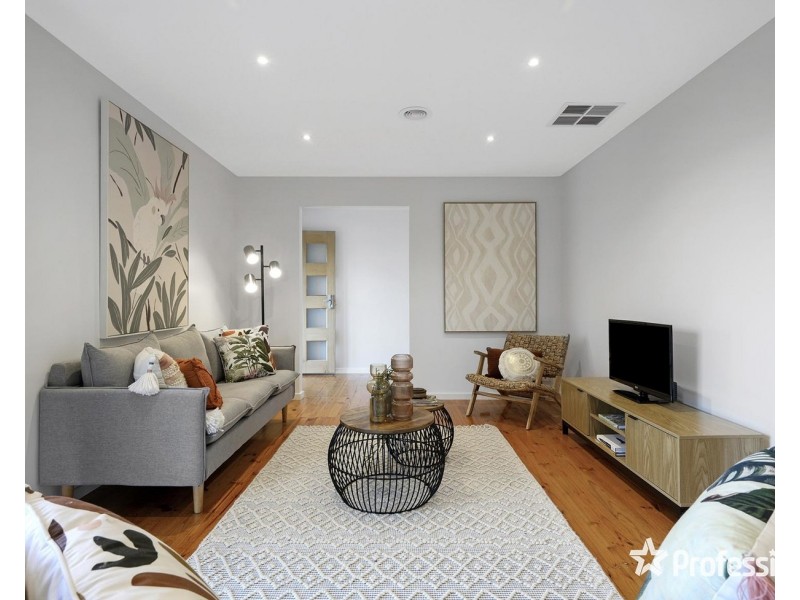 11 Corrong Crescent, Mooroolbark VIC 3138