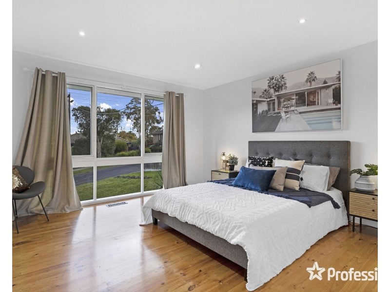 11 Corrong Crescent, Mooroolbark VIC 3138