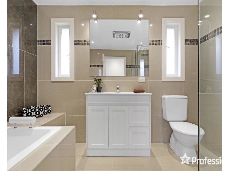 11 Corrong Crescent, Mooroolbark VIC 3138