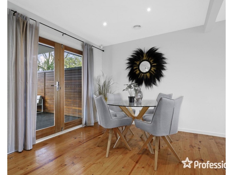 11 Corrong Crescent, Mooroolbark VIC 3138