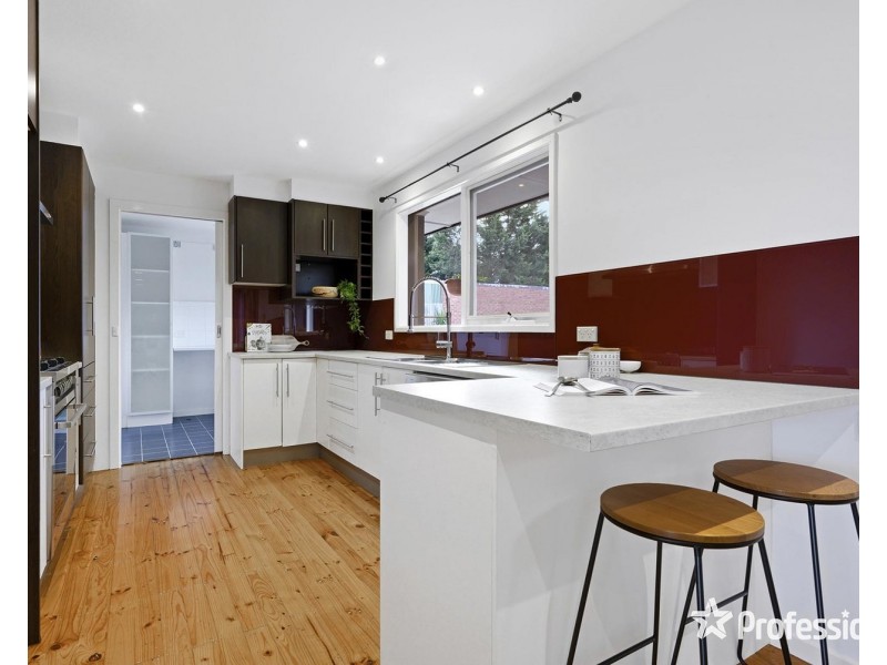 11 Corrong Crescent, Mooroolbark VIC 3138