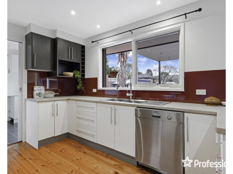 11 Corrong Crescent, Mooroolbark VIC 3138