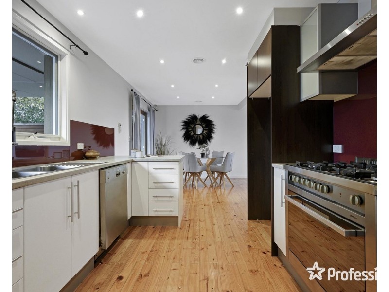 11 Corrong Crescent, Mooroolbark VIC 3138