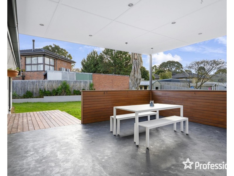 11 Corrong Crescent, Mooroolbark VIC 3138