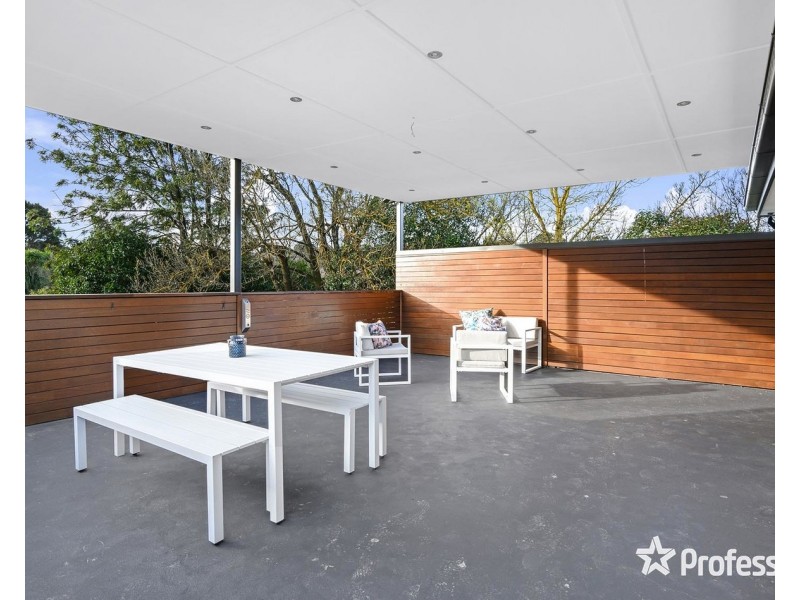 11 Corrong Crescent, Mooroolbark VIC 3138