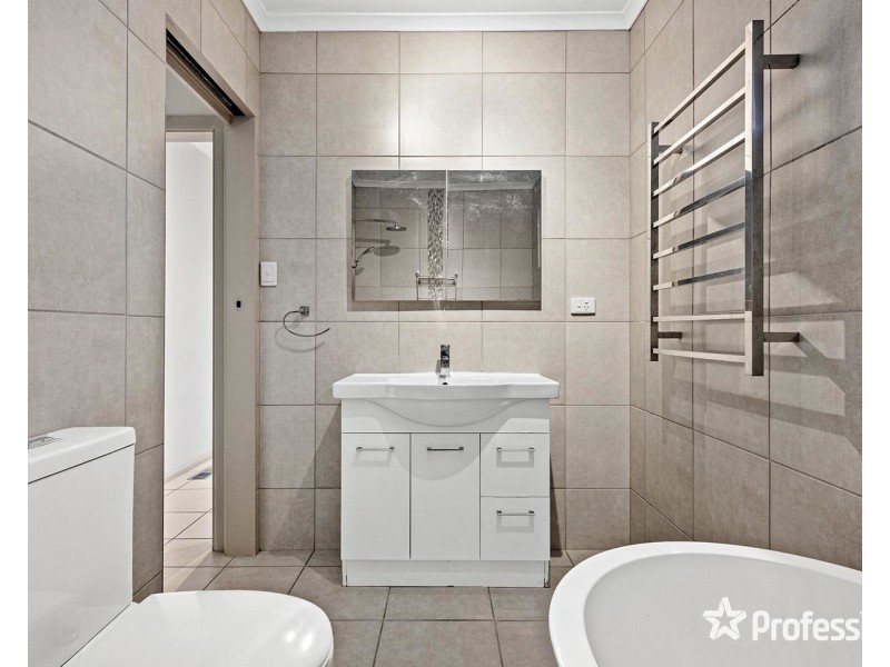 75 Mount View Parade, Croydon VIC 3136