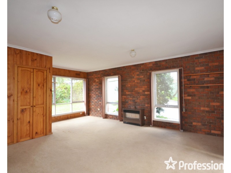 228 Hull Road, Mooroolbark VIC 3138