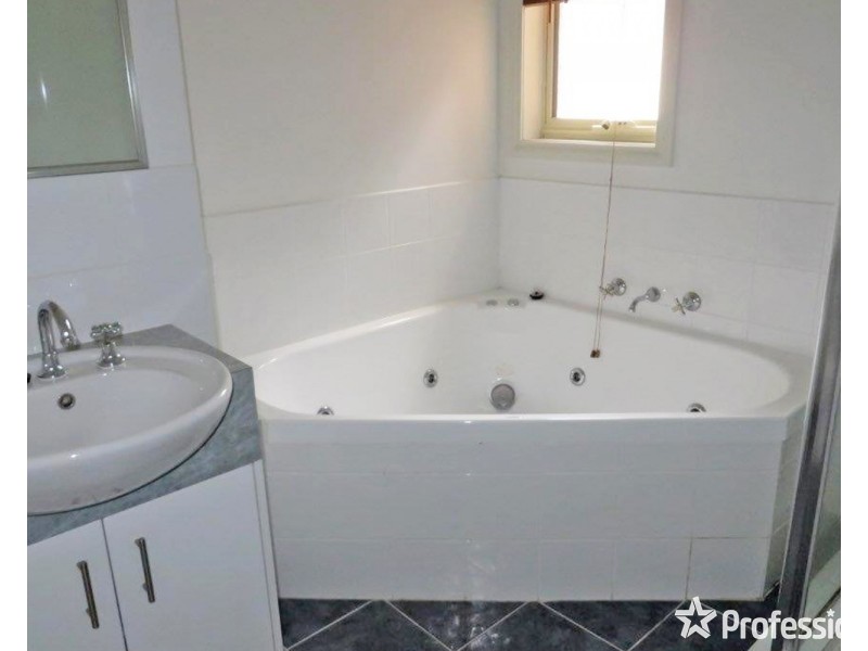 2/8 Mersey Road, Kilsyth VIC 3137