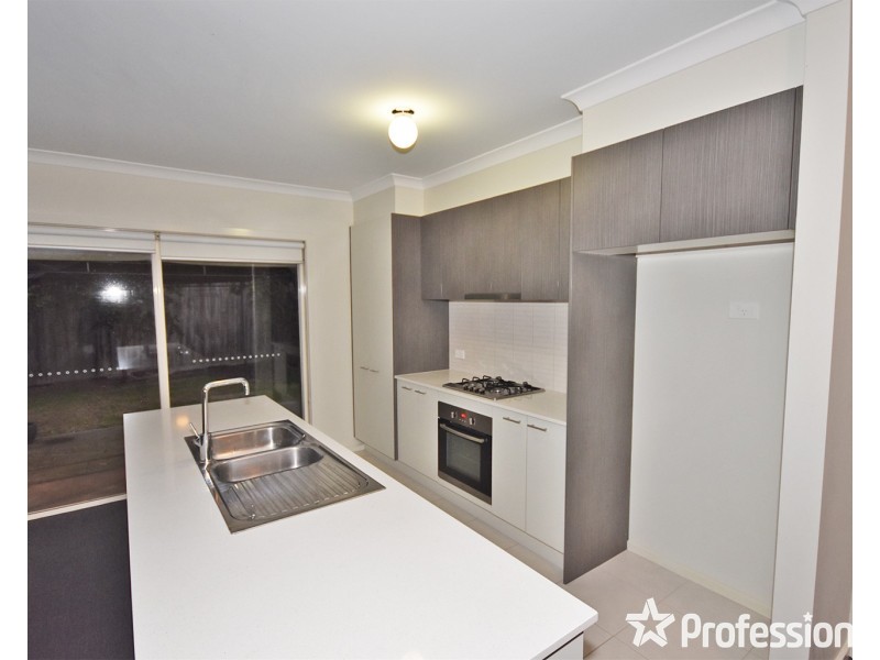 47 Tanika Circuit, Croydon VIC 3136