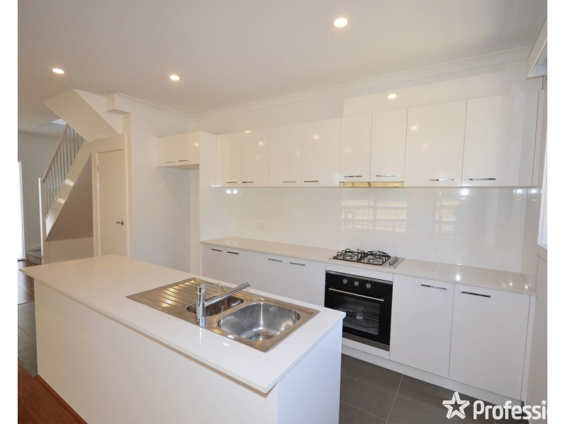 3 Rosario Place, Mooroolbark VIC 3138