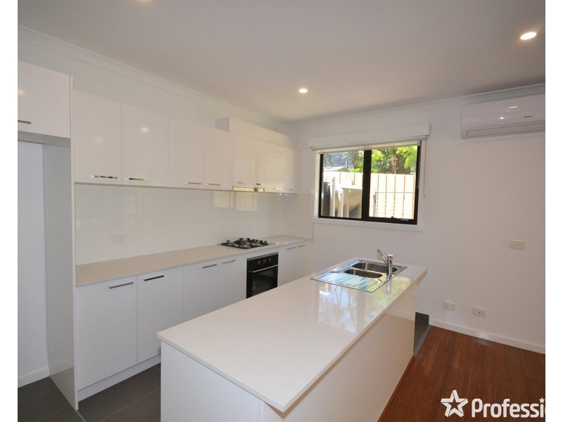 3 Rosario Place, Mooroolbark VIC 3138