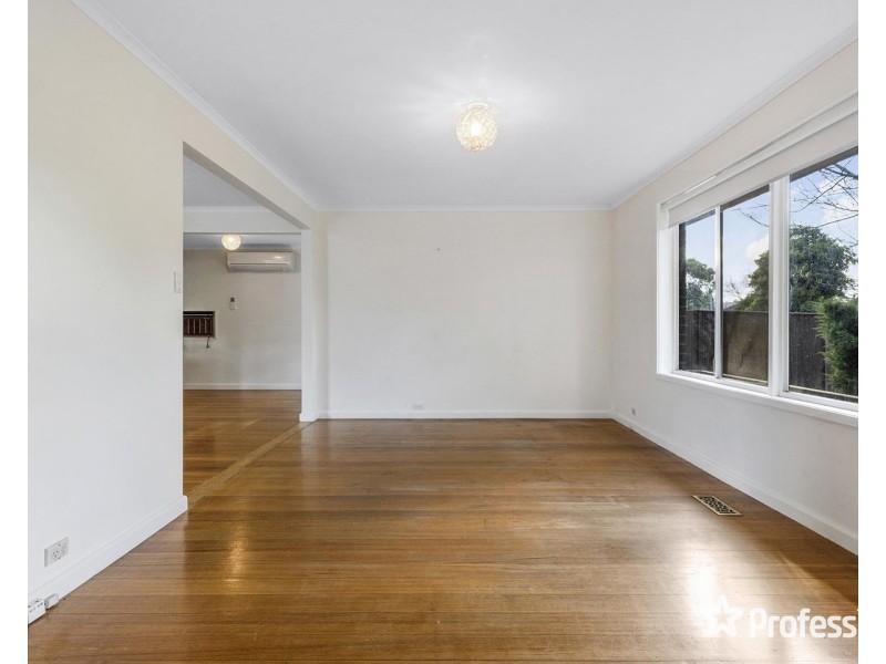 15 Saxon Drive, Mooroolbark VIC 3138