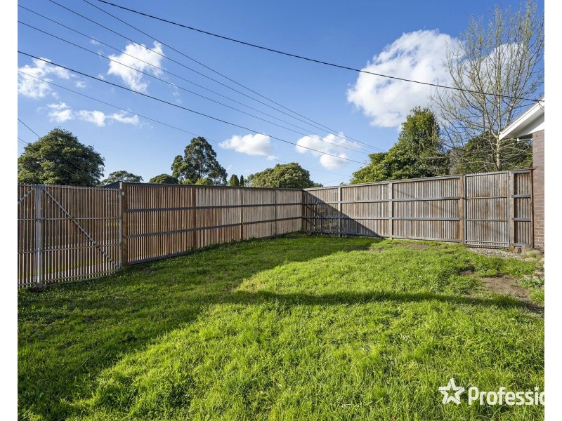 15 Saxon Drive, Mooroolbark VIC 3138