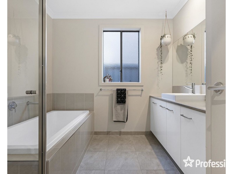 3 Botanica Drive, Chirnside Park VIC 3116