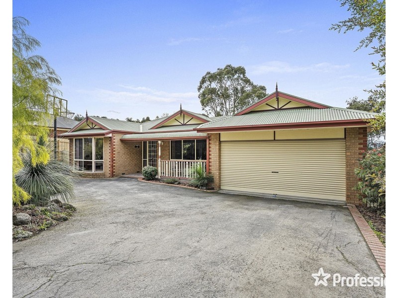 16 Haag Road, Seville VIC 3139