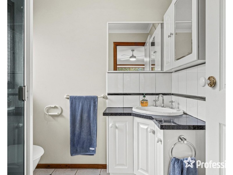 16 Haag Road, Seville VIC 3139