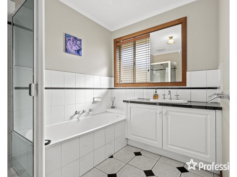 16 Haag Road, Seville VIC 3139