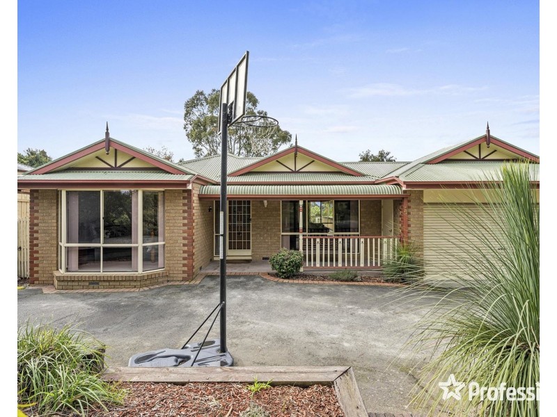 16 Haag Road, Seville VIC 3139