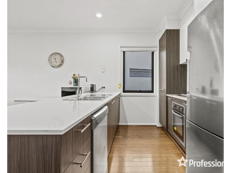 8 Recess Concourse, Mooroolbark VIC 3138