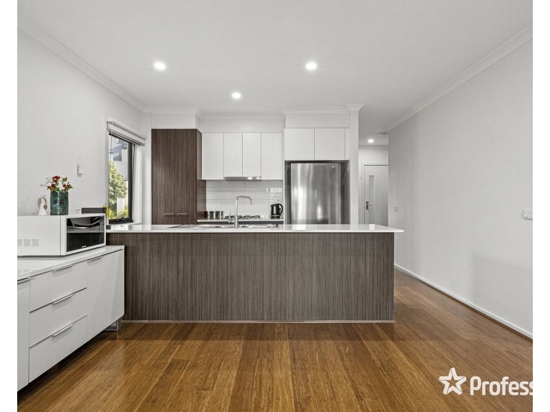 8 Recess Concourse, Mooroolbark VIC 3138