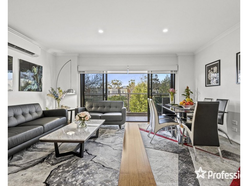 8 Recess Concourse, Mooroolbark VIC 3138