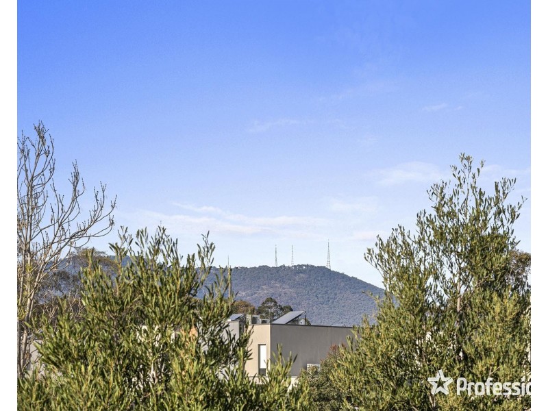 8 Recess Concourse, Mooroolbark VIC 3138