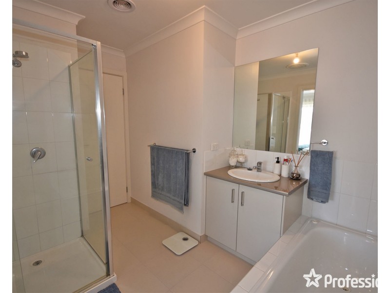 2 William Dabb Terrace, Croydon VIC 3136