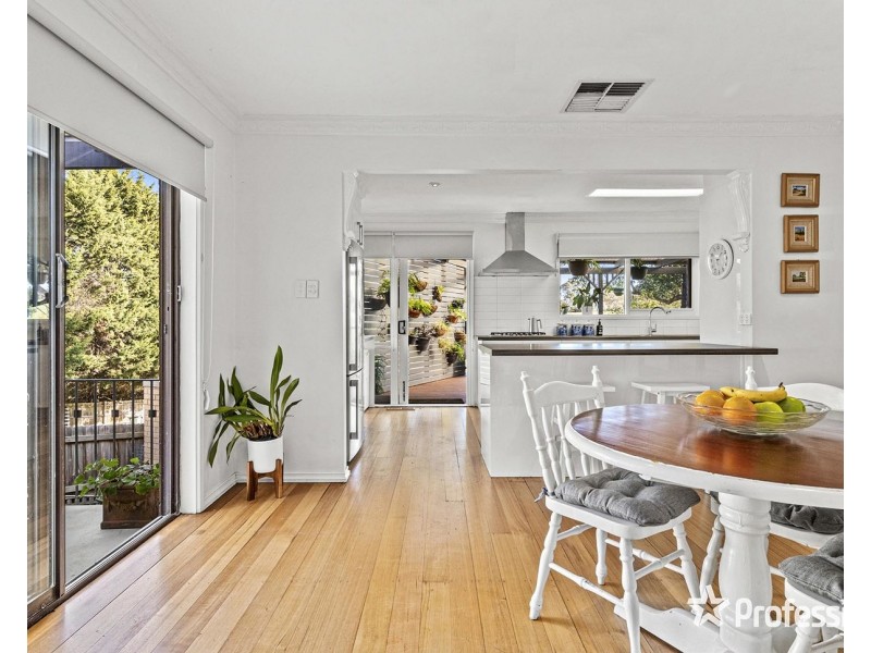 7 Meadowlark Lane, Mooroolbark VIC 3138