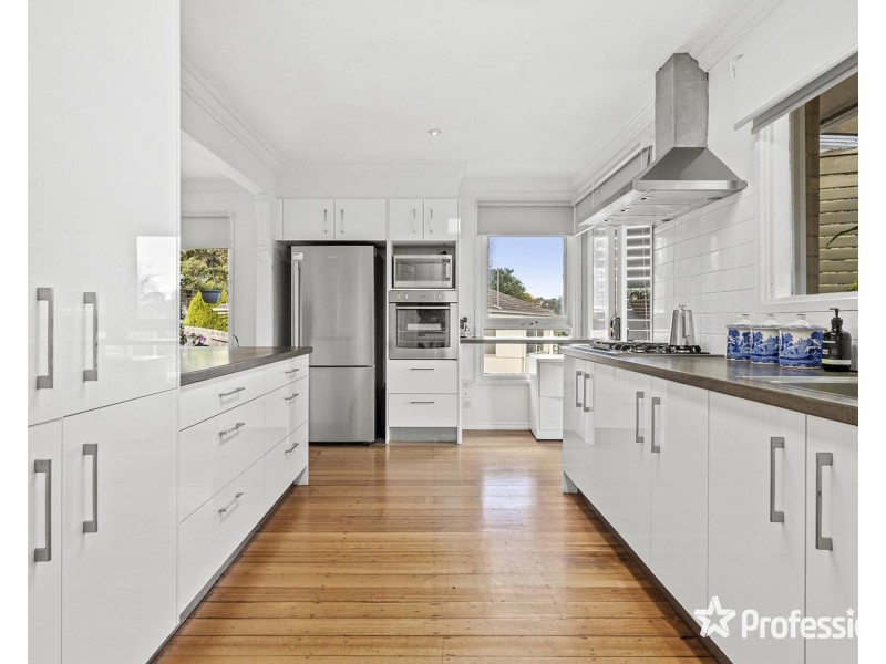 7 Meadowlark Lane, Mooroolbark VIC 3138