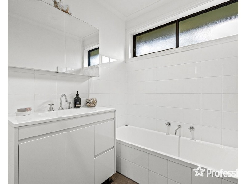 7 Meadowlark Lane, Mooroolbark VIC 3138