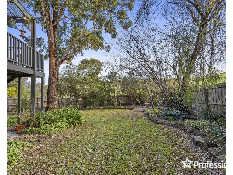 7 Meadowlark Lane, Mooroolbark VIC 3138