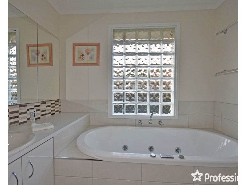 4 Henty Court, Mooroolbark VIC 3138