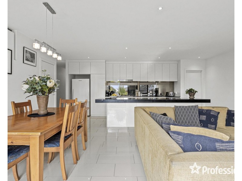 5 Belsay Chase, Chirnside Park VIC 3116