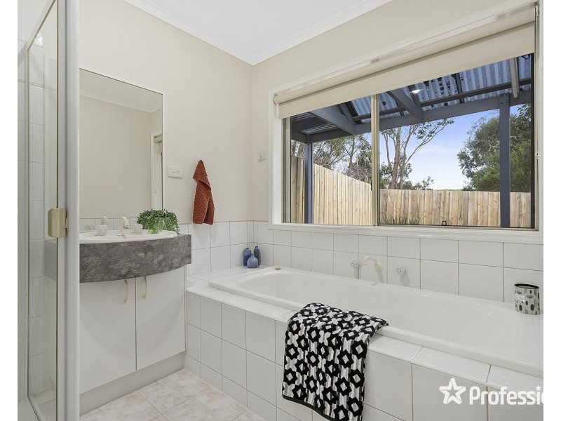 15 Meadowbank Avenue, Chirnside Park VIC 3116