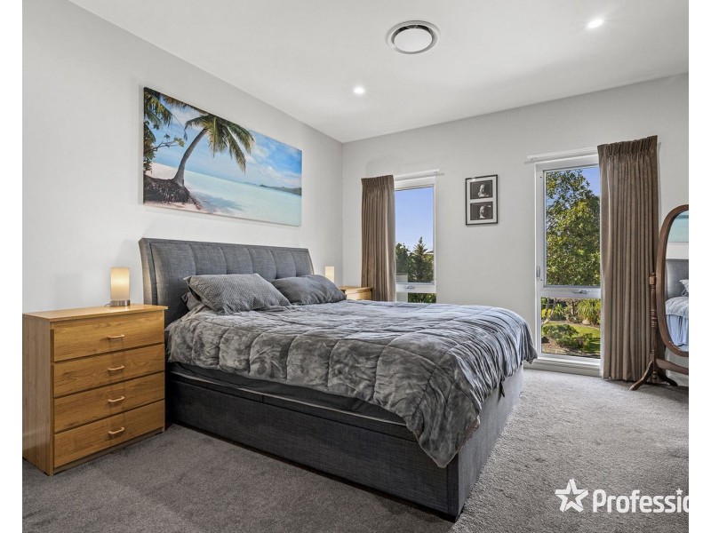 7 Chevalier Crescent, Mooroolbark VIC 3138