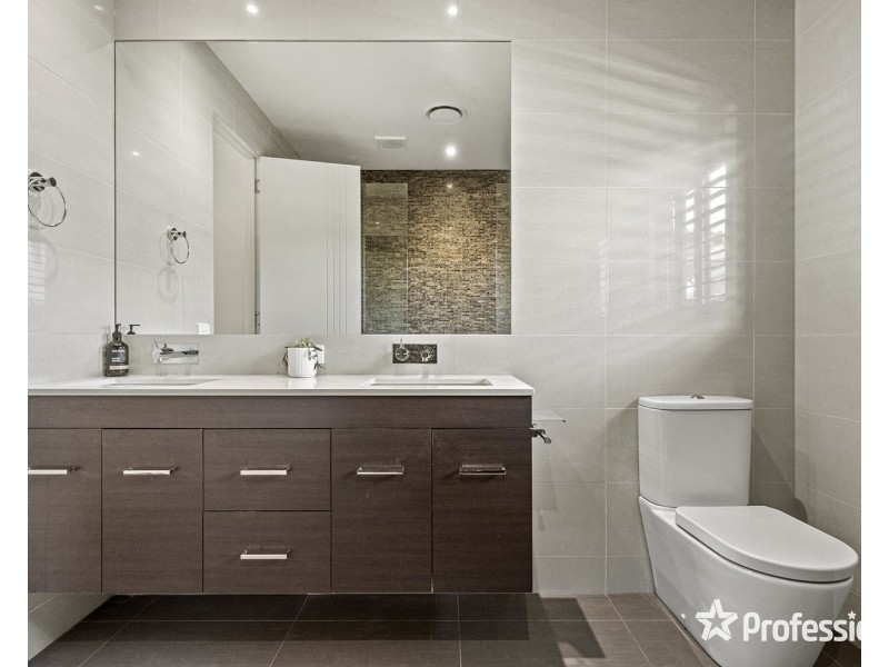 7 Chevalier Crescent, Mooroolbark VIC 3138