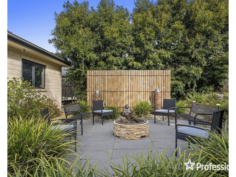 7 Chevalier Crescent, Mooroolbark VIC 3138