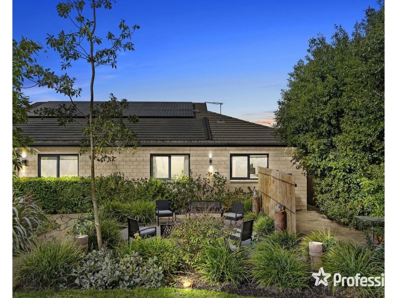 7 Chevalier Crescent, Mooroolbark VIC 3138