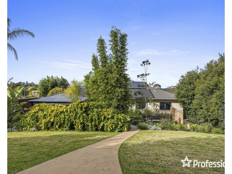 7 Chevalier Crescent, Mooroolbark VIC 3138