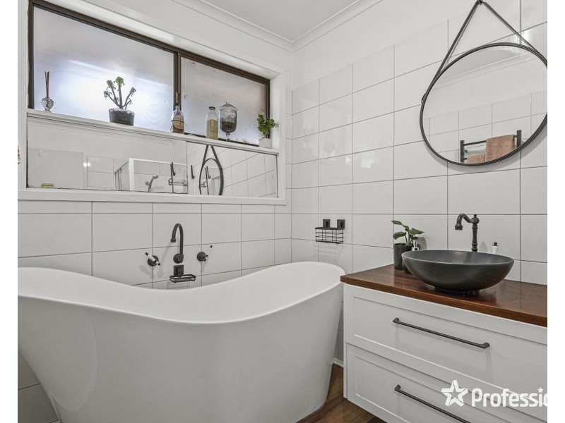 7 Norman Berry Drive, Seville VIC 3139