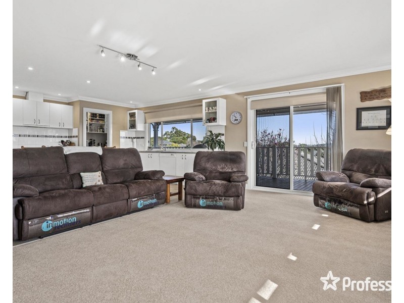 23 Regent Avenue, Mooroolbark VIC 3138
