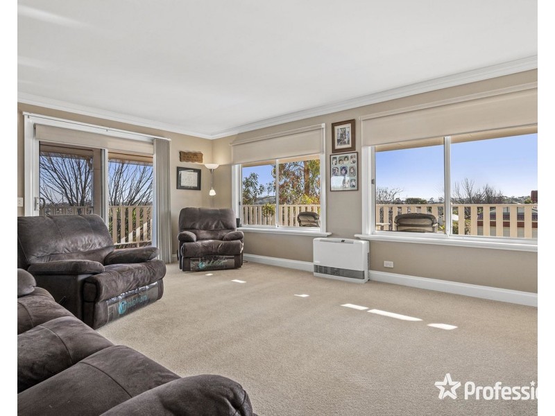 23 Regent Avenue, Mooroolbark VIC 3138
