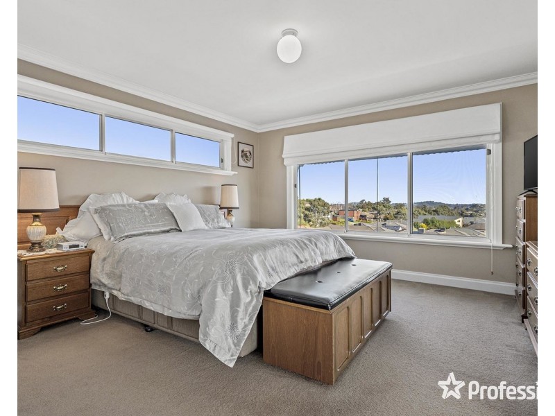 23 Regent Avenue, Mooroolbark VIC 3138