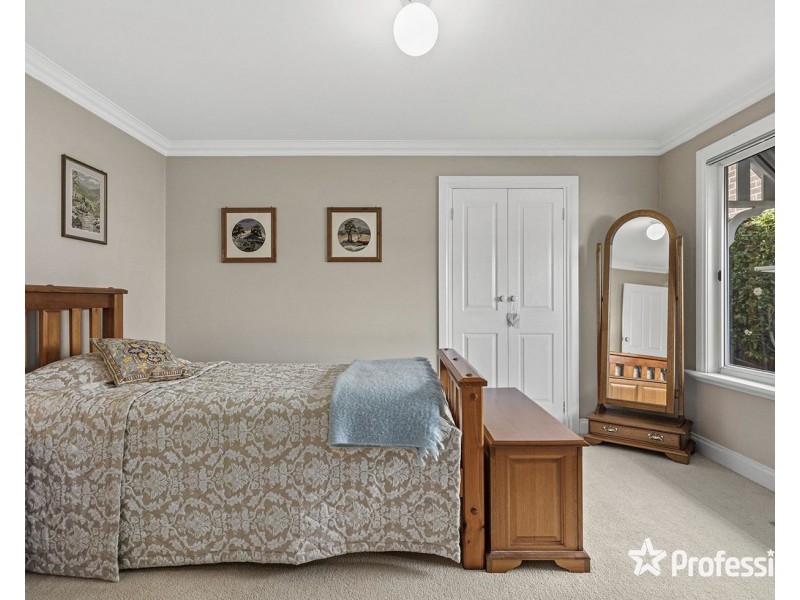 23 Regent Avenue, Mooroolbark VIC 3138
