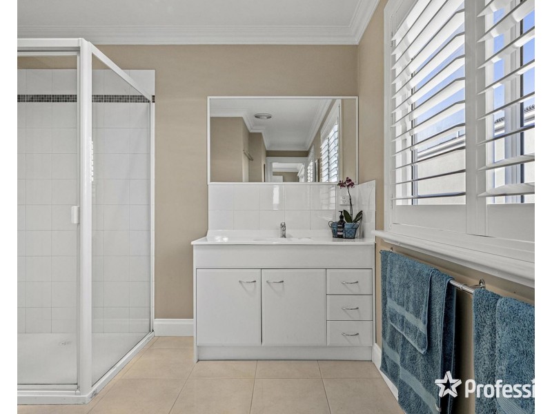 23 Regent Avenue, Mooroolbark VIC 3138