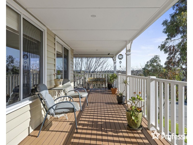23 Regent Avenue, Mooroolbark VIC 3138